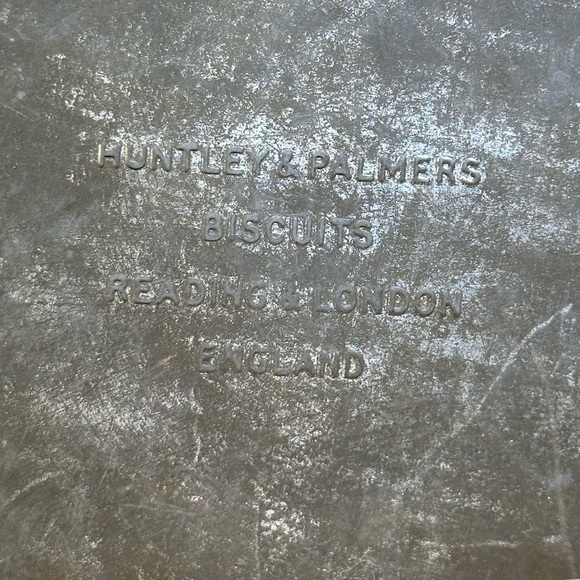 Vintage Huntley & Palmers Tin * Queen Elizabeth & Prince Philip * Circa 1950s - Picture 4 of 5